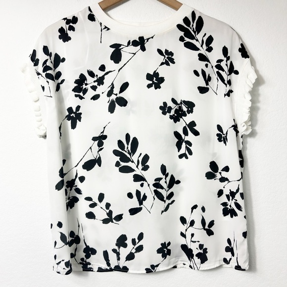 T. TAHARI RUFFLE CAP SLEEVE BLACK WHITE WOMEN SHORT SLEEVE BLOUSE SIZE LARGE NEW - Picture 3 of 9